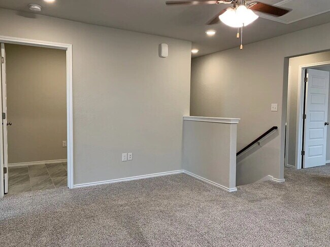 Building Photo - 271 Kinsley Wy