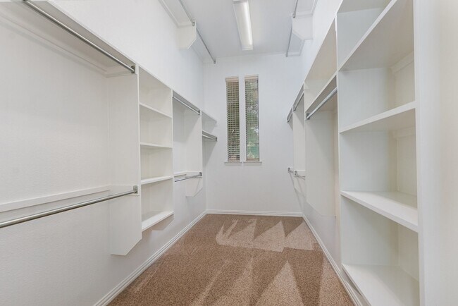 Building Photo - 2295 Sandy Creek Dr