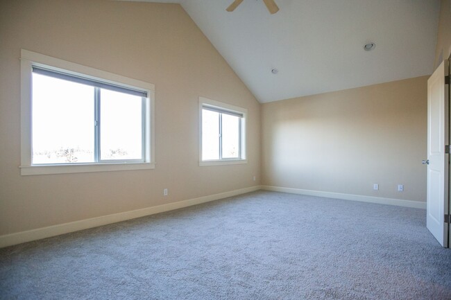 Building Photo - North Mt Tabor NE Portland 3 Bedroom 3 Lev...