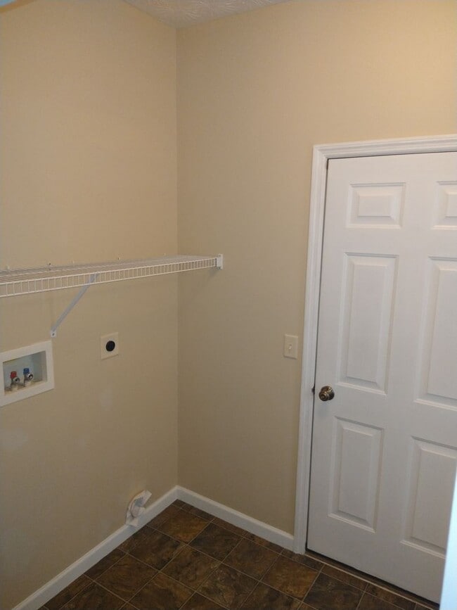 Building Photo - Your Next home is on a quiet cul-de-sac in Beavercreek!