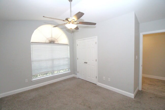 Building Photo - Northeast Pensacola 3/2 with Fenced Yard &...