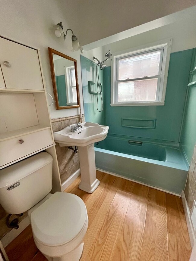 Building Photo - Three Bedroom Single Family House