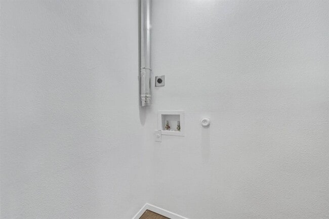 Building Photo - 1914 Valley Hill Cir