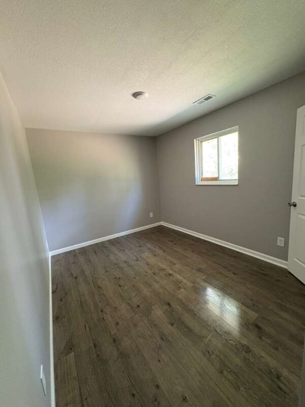 Building Photo - 2601 E Oakbrook Dr