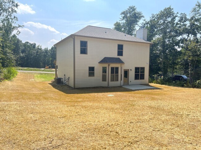 Building Photo - Beautifully Done & Brand New 4BD/2.5 Home in Jones Co.
