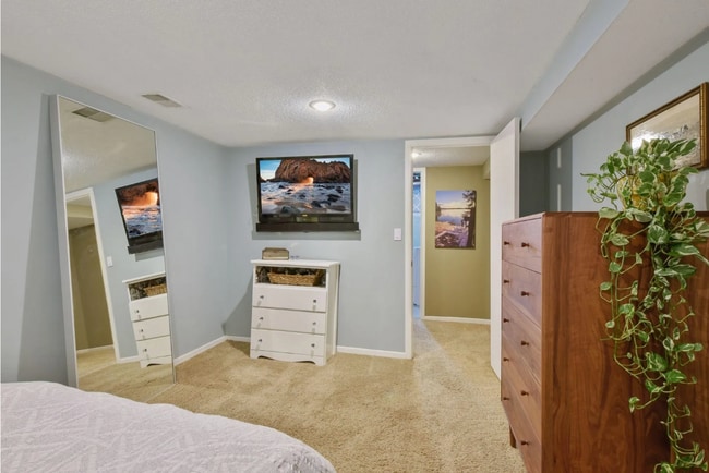 Building Photo - 4250 20th Ave S