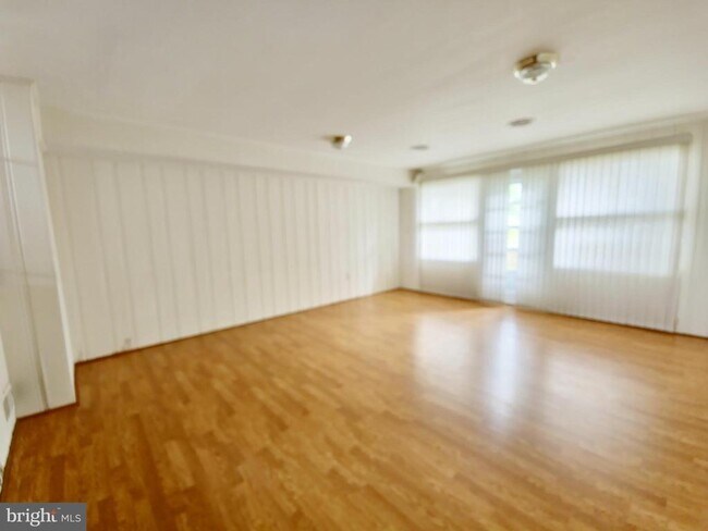 Building Photo - 8 Gruenther Ct