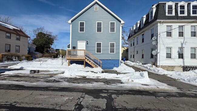 Building Photo - 31 Hicks St