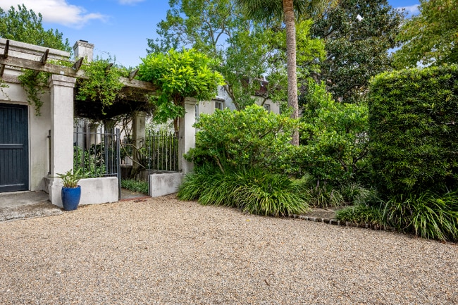 Building Photo - 69 Anson St