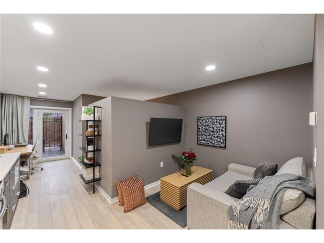 Building Photo - 20 NE 2nd St