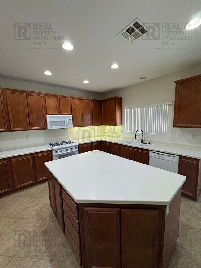Building Photo - 756 Conlon Dr