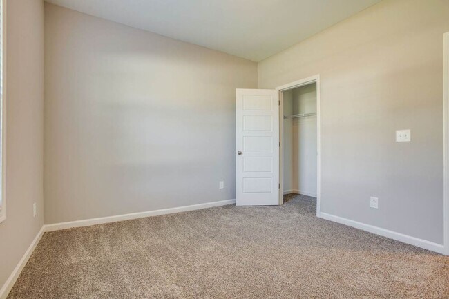 Building Photo - ***  COMING SOON!   ***  Stylish and comfo...