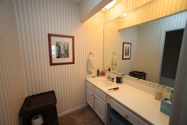 Building Photo - 2 Bedroom Condo in The Reserve at Bishops ...