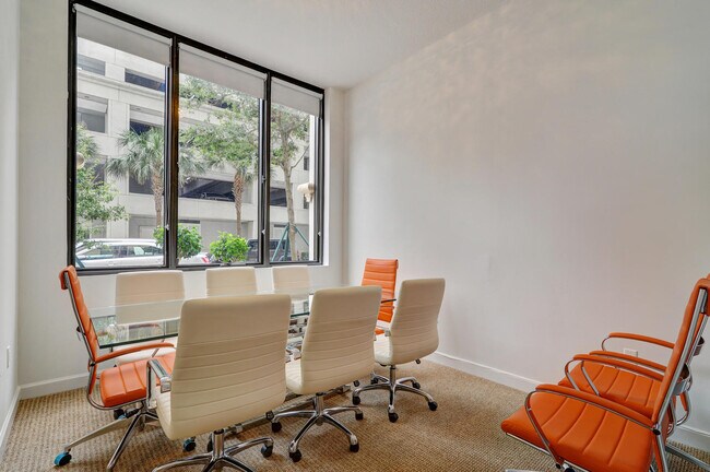 Building Photo - 801 S Olive Ave