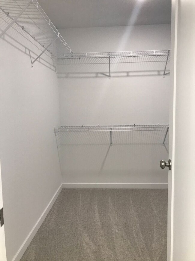 Building Photo - Executive Rental - 4 Bedroom 2 Baths