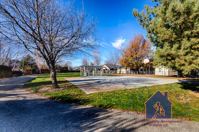 Building Photo - 2539 Bottle Brush Ave