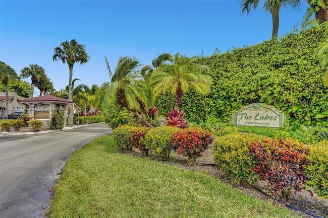 Building Photo - 4949 E Lakes Dr