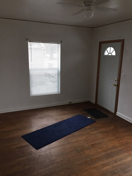 Building Photo - 1805 Glenbrook Dr