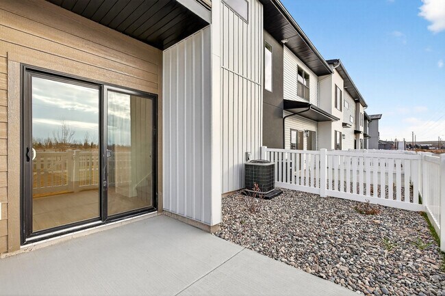 Building Photo - BRAND NEW TOWNHOME IN REXBURG WITH GARAGE