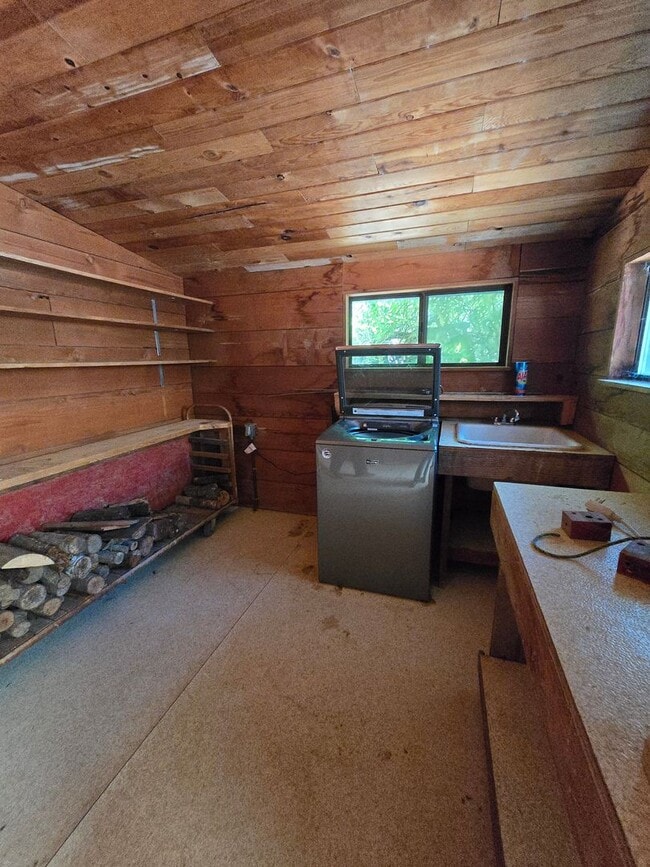 Building Photo - Cabin In the Wood!