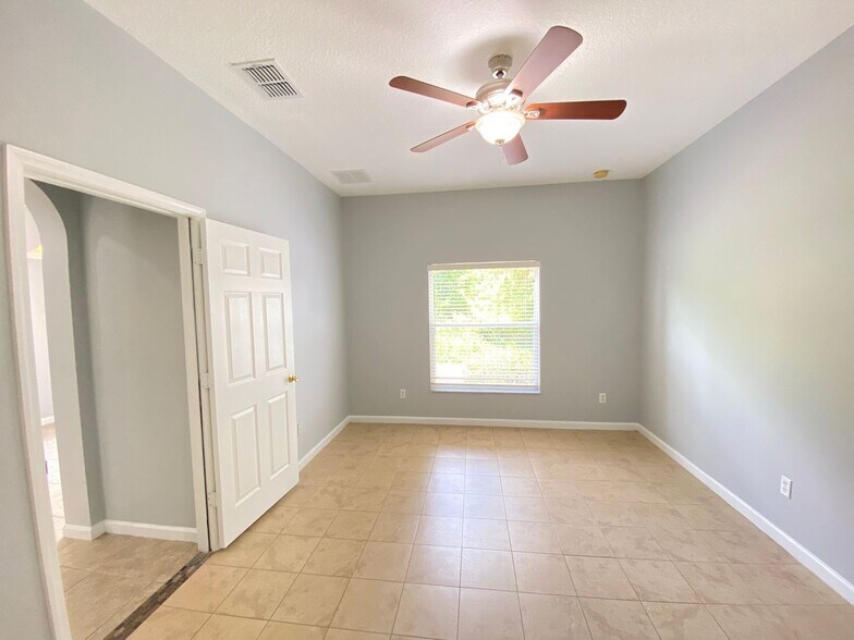 Building Photo - 5 bed / 2.5 bath Lake Nona Townhome!