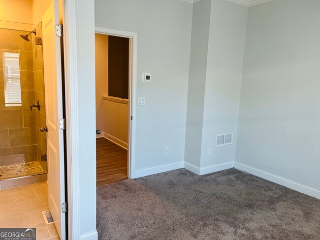Building Photo - 2638 Creekside Dr NW