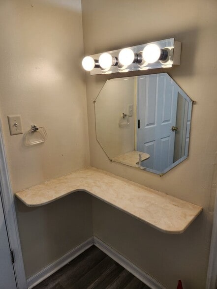 Building Photo - 451 Doral Terrace