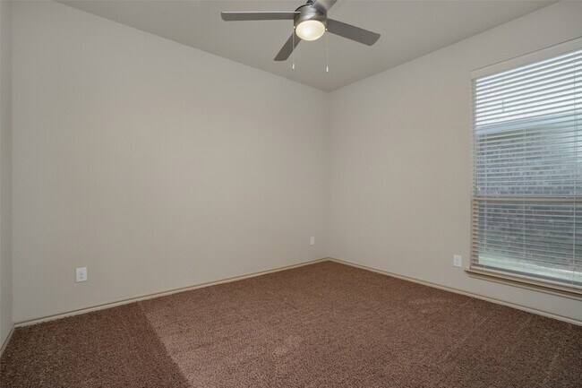Building Photo - 1437 Castlegar Ln
