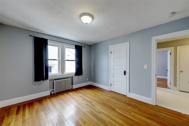 Building Photo - 157 Sandringham Ave