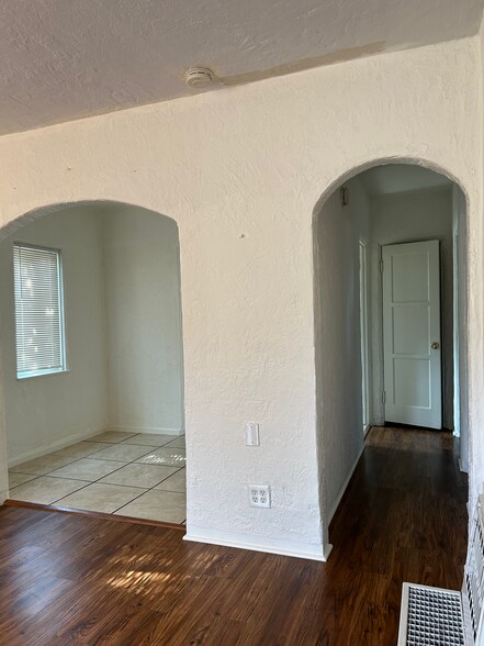 Building Photo - 33141 Case St