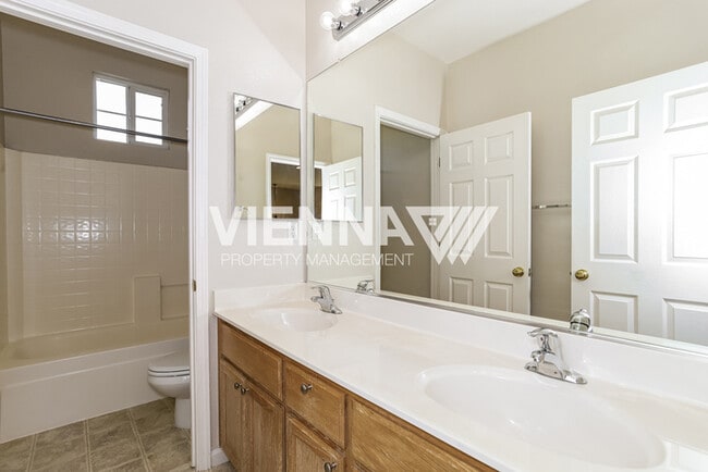 Building Photo - 4202 Mockingbird Ct