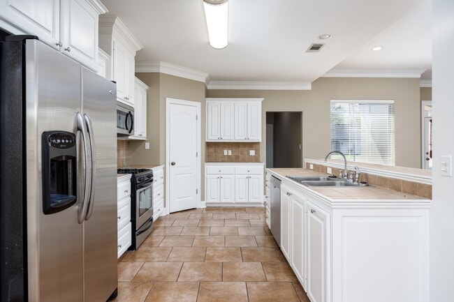 Building Photo - 14450 Lake Meadows Ct