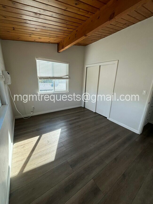 Building Photo - 622 Pine Ave