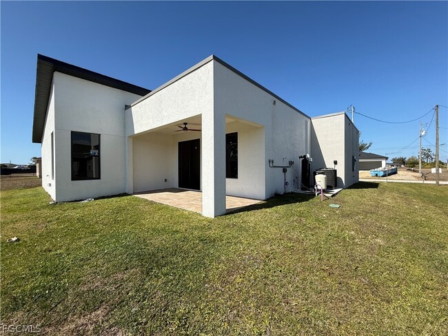 Building Photo - 1409 NW 21st Ct