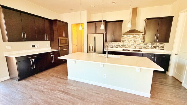 Building Photo - FANTASTIC 2019 4 Bed 3.5 Bath Ranch with over 3,000 finished SqFt in the Castlewood Neighborhood ...