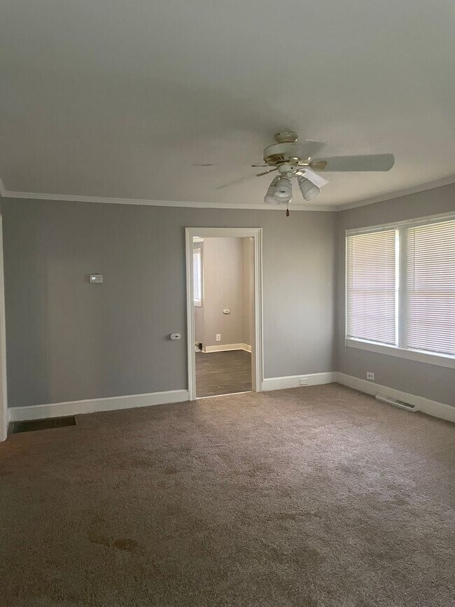 Building Photo - 2 Bedroom House ready for you to call HOME  