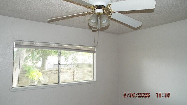 Building Photo - 7810 Lazy Forest Dr