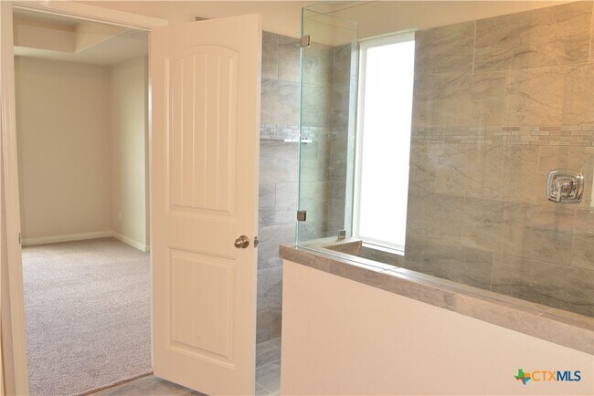 Building Photo - 741 Farmers Dell