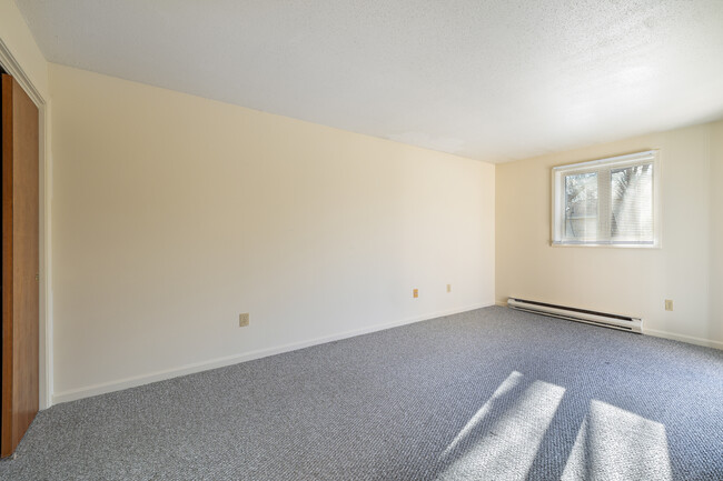 Bed 2 w/sliding glass doors to deck - 335 S Pier Rd