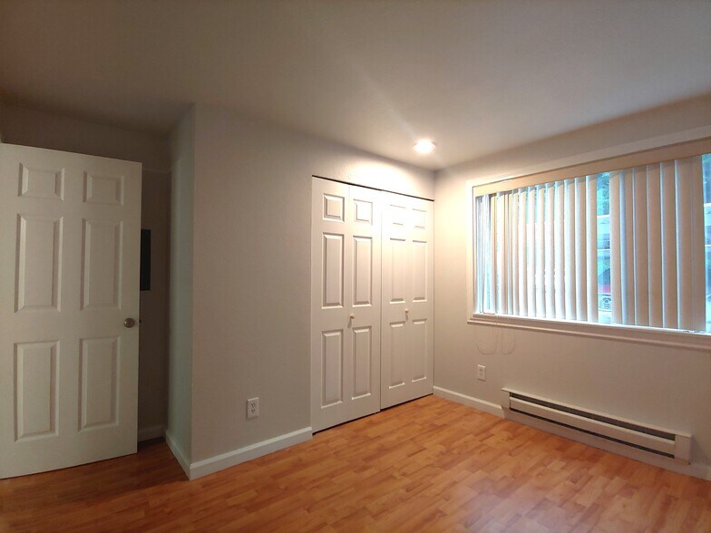 Building Photo - 9484 Redmond Woodinville Rd NE
