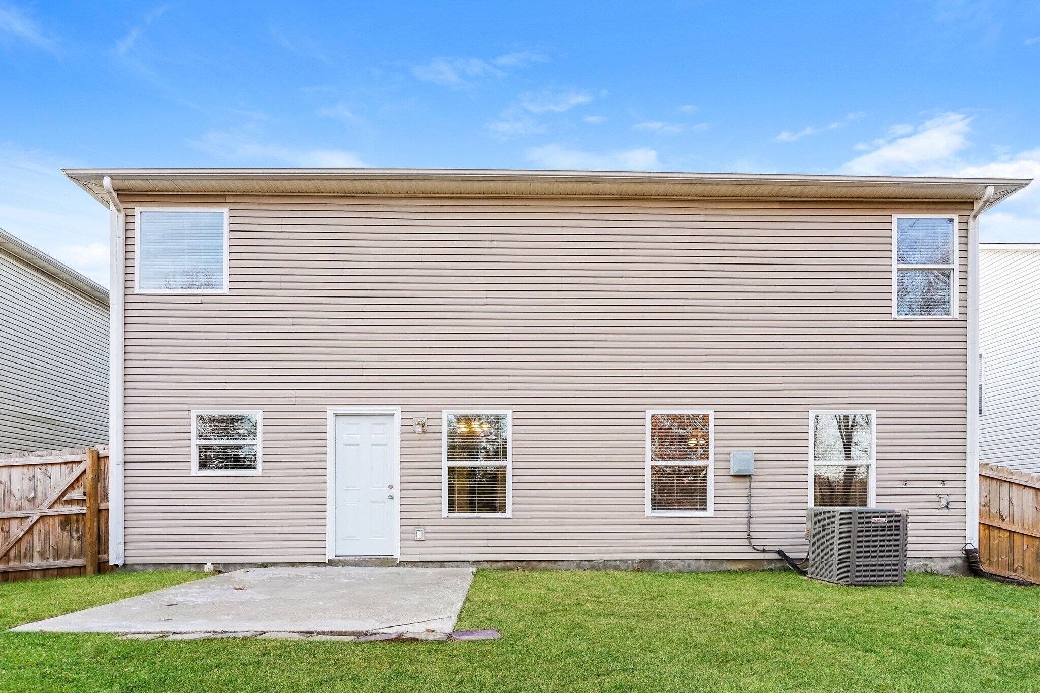 Building Photo - 5636 Dory Dr