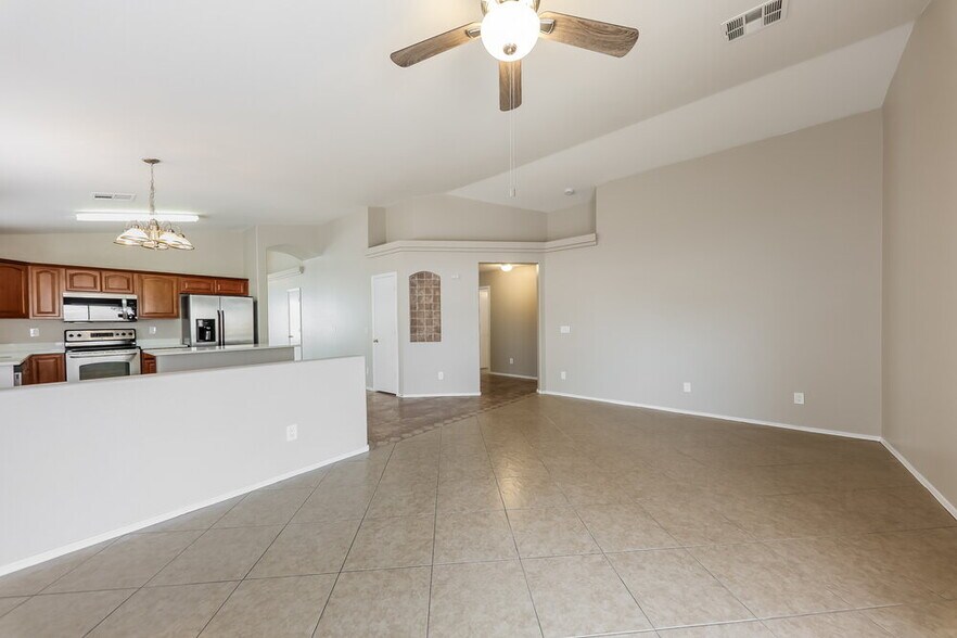 Building Photo - 10618 W Pima St