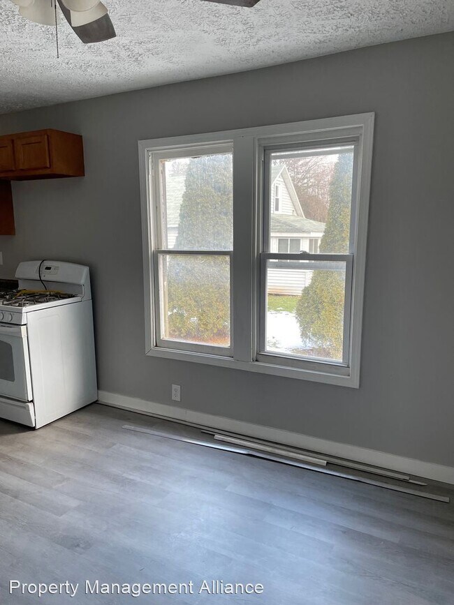 Building Photo - 3 br, 1 bath House - 303 Melrose Drive