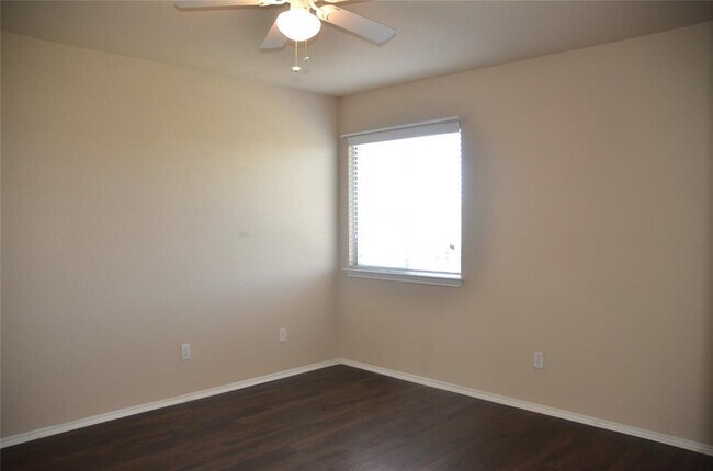 Building Photo - 218 Baldwin St