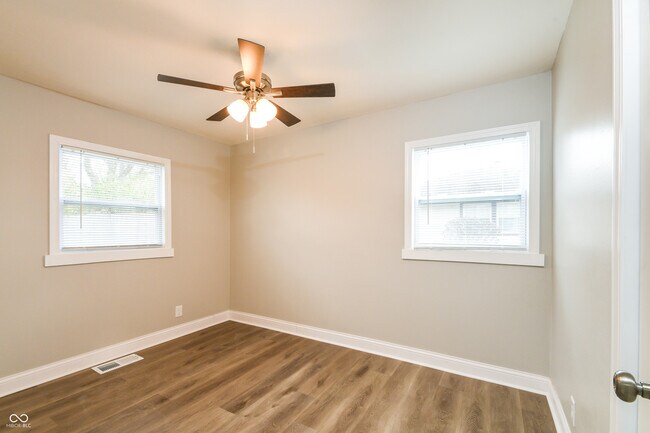 Building Photo - 4917 Barlow Dr