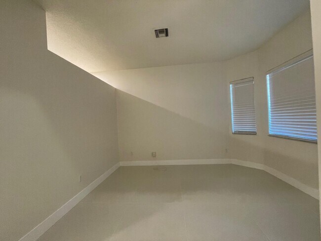 Building Photo - 1806 NW 98th Ave