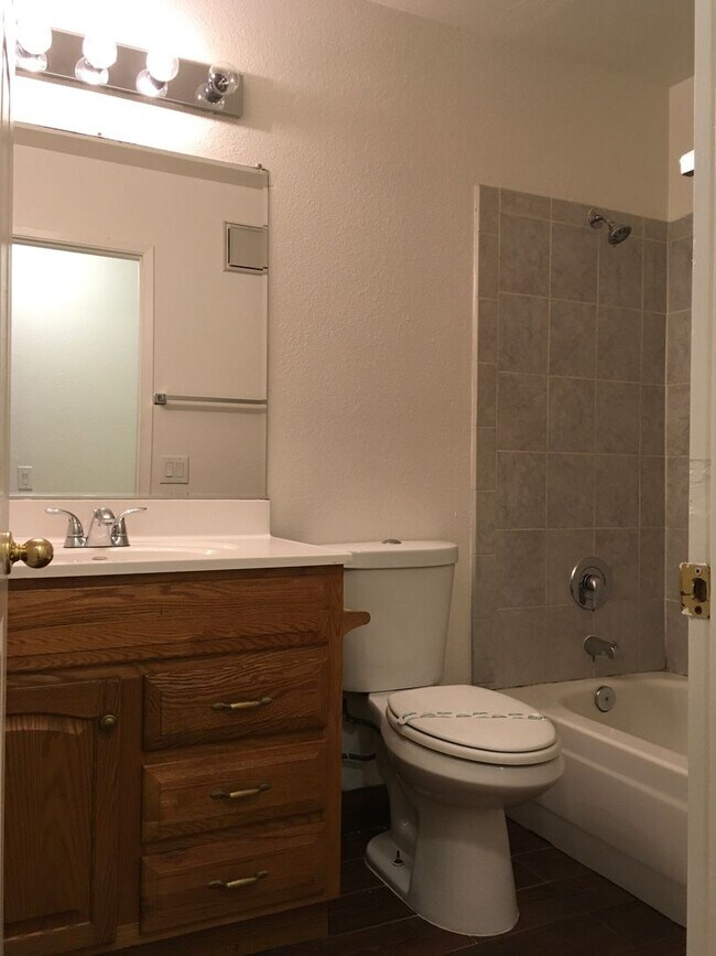 Building Photo - SPACIOUS 2 BEDROOM / 2 BATHROOM CONDO AVAILABLE $1,650.00 PER MONTH