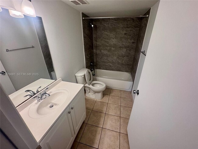 Building Photo - 102 SW 6th Ave