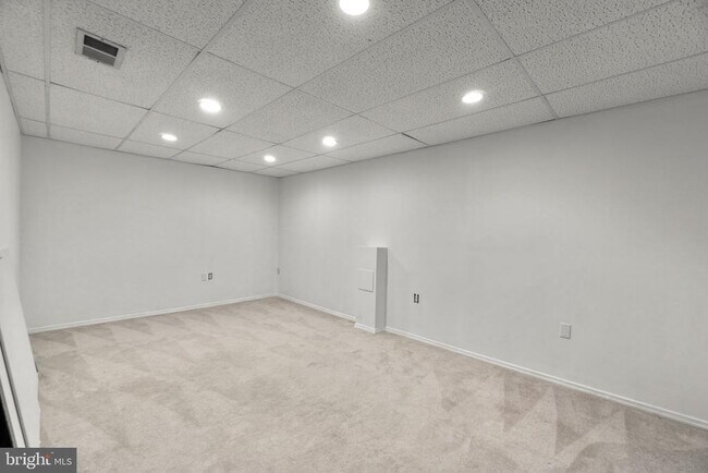 Building Photo - 404 Hobbitts Ln