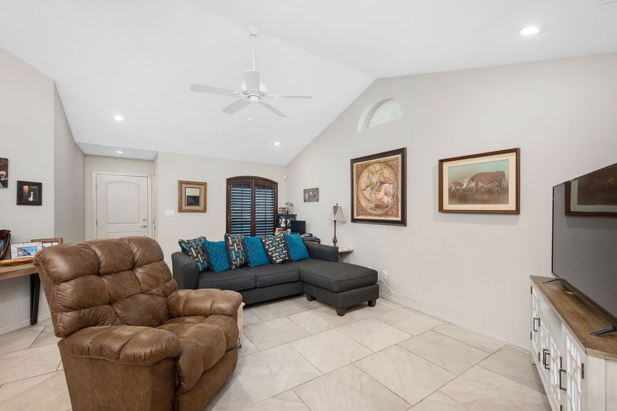 Building Photo - 1515 N Jackson Rd